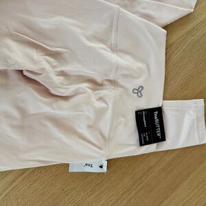 Aritzia TnaButter leggings